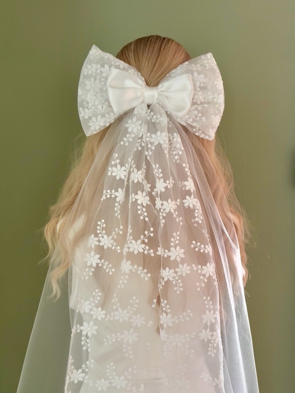 White Bridal Bow Veil, Lace Bow Wedding Veil, Embroidered Floral Veil Bow - Picture 6 of 11